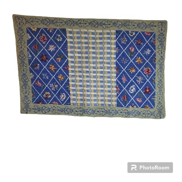 Sheffield & Galloway Rug 'Lawn Daisy' by Tracy Porter - Wool Needlepoint 24"x36" - Picture 1 of 7